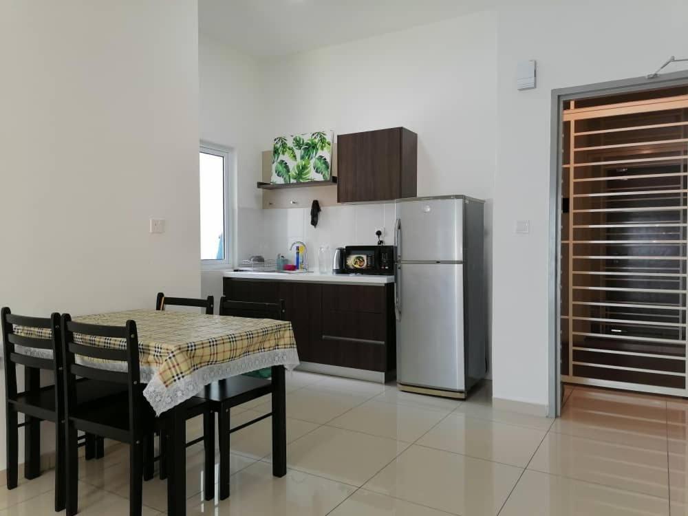 Mesahill Nilai 2 Room Condo - Fast Wifi, Amazing Pool & Tv Экстерьер фото